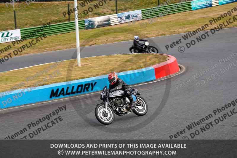 Vintage motorcycle club;eventdigitalimages;mallory park;mallory park trackday photographs;no limits trackdays;peter wileman photography;trackday digital images;trackday photos;vmcc festival 1000 bikes photographs